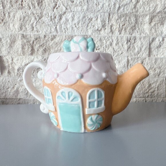 Christmas Gingerbread House teapot - Picture 4 of 7